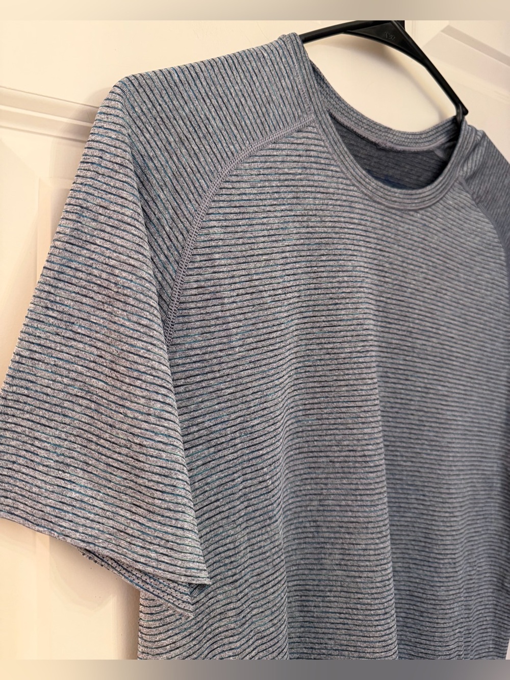 Lululemon Men’s Active Striped Tee in Gray, Size Small - Picture 2 of 11
